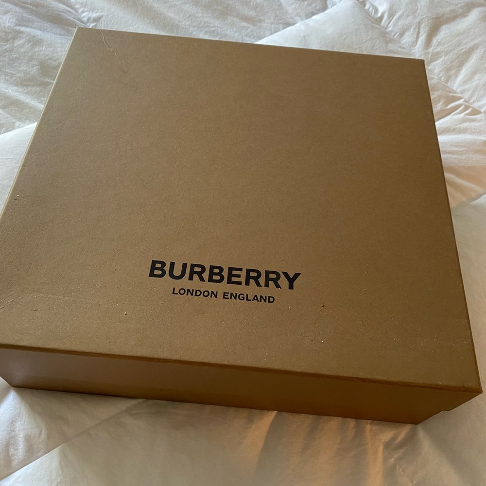 Brand Néw Woman’s Burberry Boots